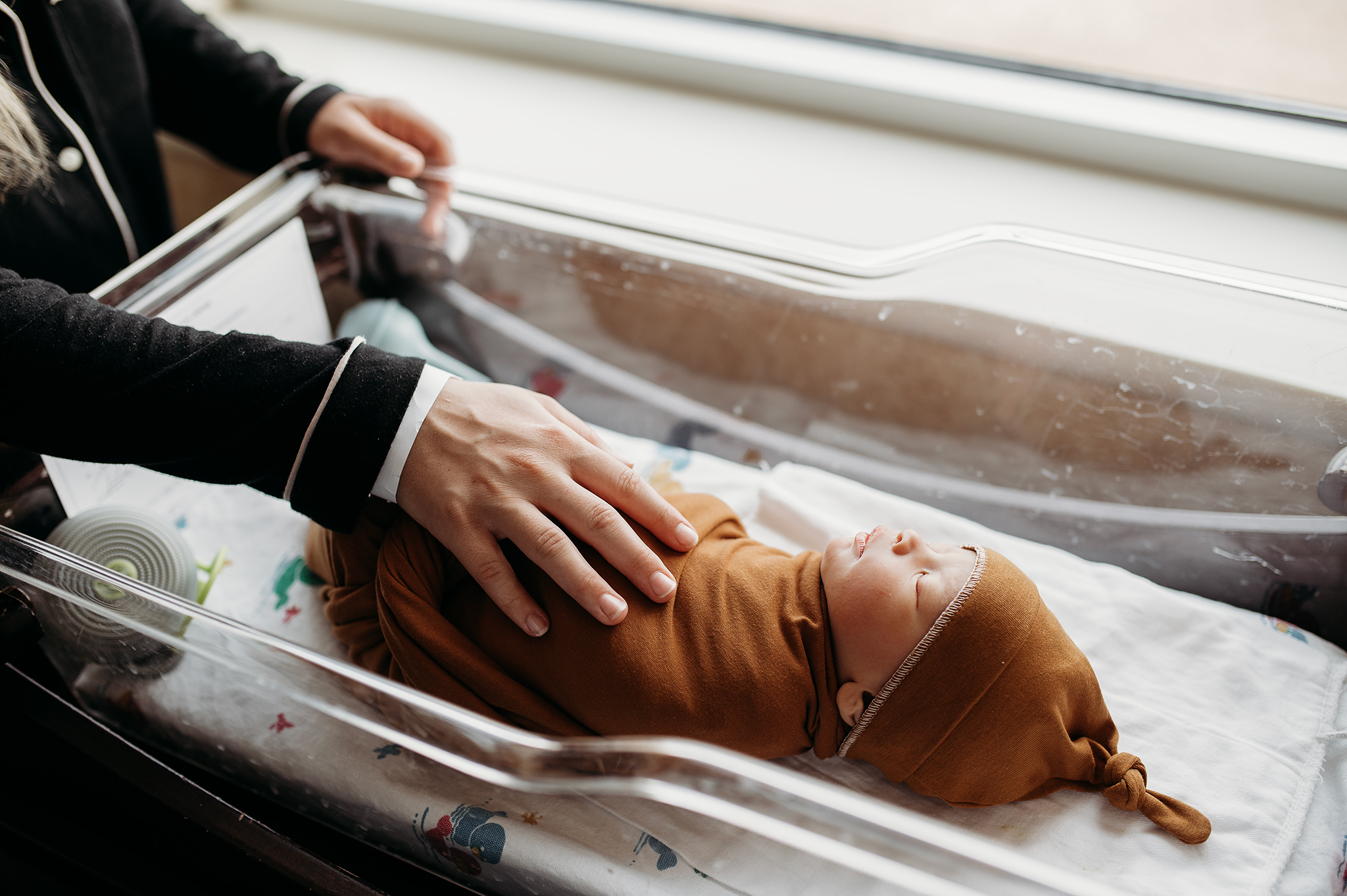 newborn boy posed in hospital bassinet for fresh 48 session, newborn photography session in hospital, lincoln nebraska photographer