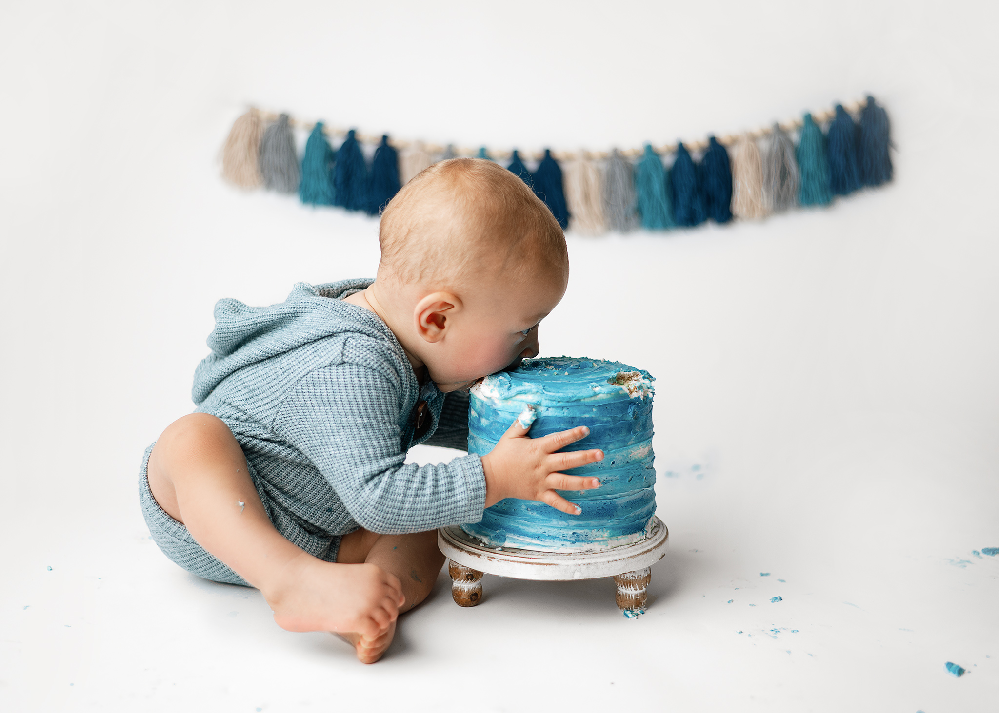 1st birthday photoshoot, cake smash lincoln ne, smash cake near me, blue birthday photoshoot