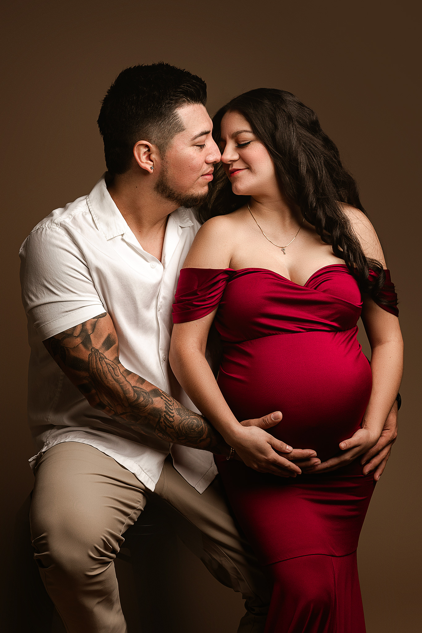 couples maternity photos, wine colored maternity session, mom and dad pregnancy photoshoot, lincoln nebraska photographer, family photographer lincoln ne