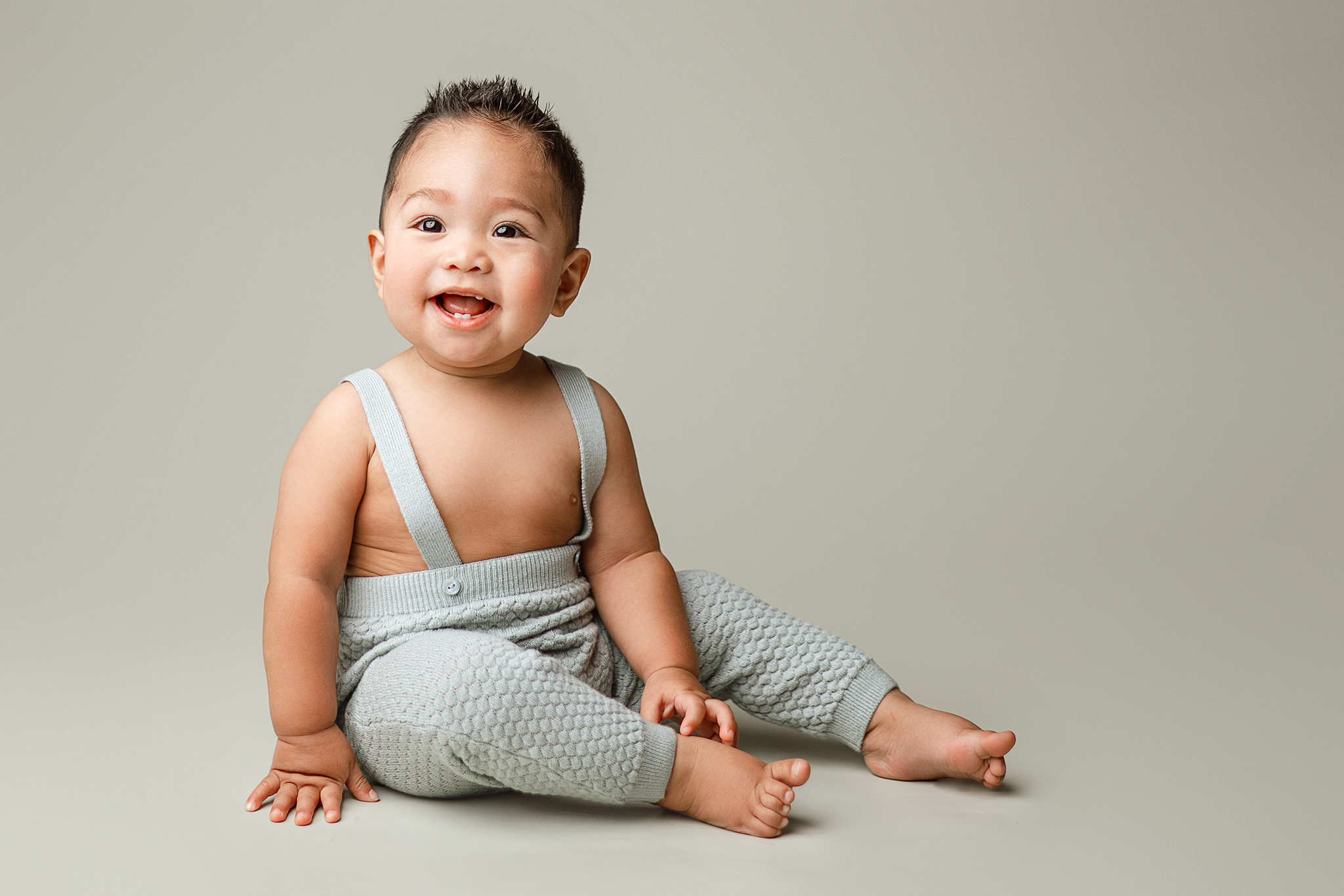 first birthday photos, milestone portraits nebraska, studio photography, lincoln ne photographers, black photograpers