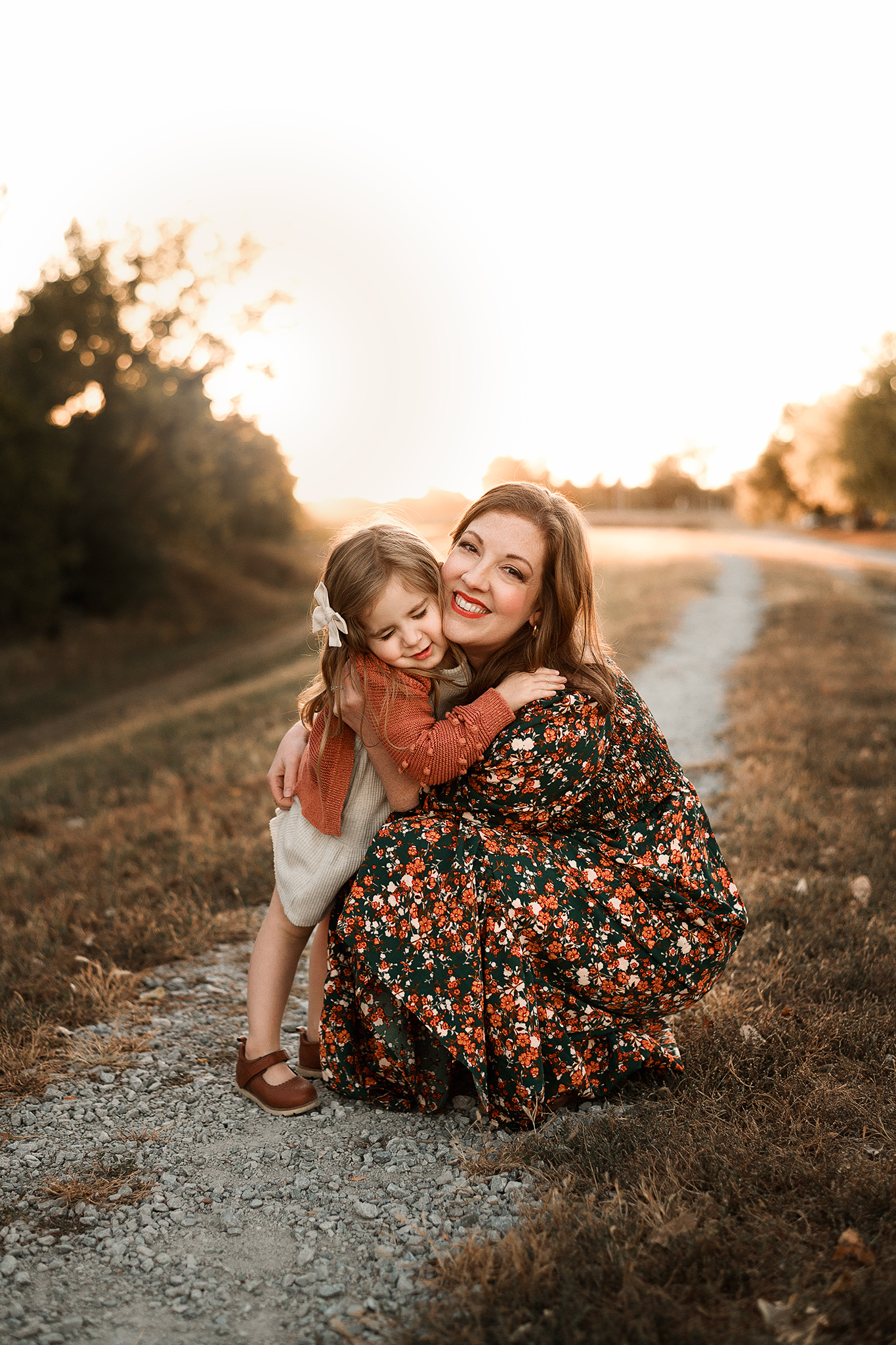 mom and daughter giving hug during photo session, omaha nebraska travel photographer