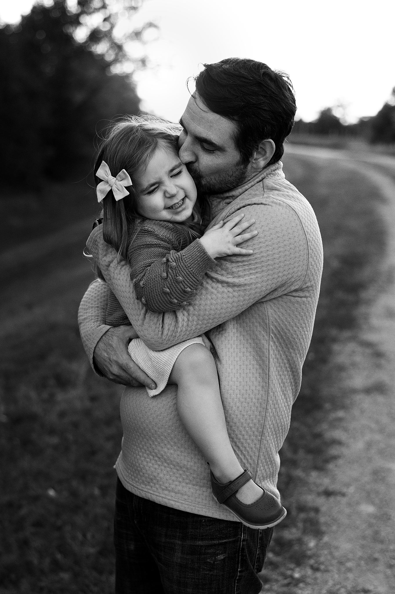 daughter and dad poses, family session with nebraska photographer