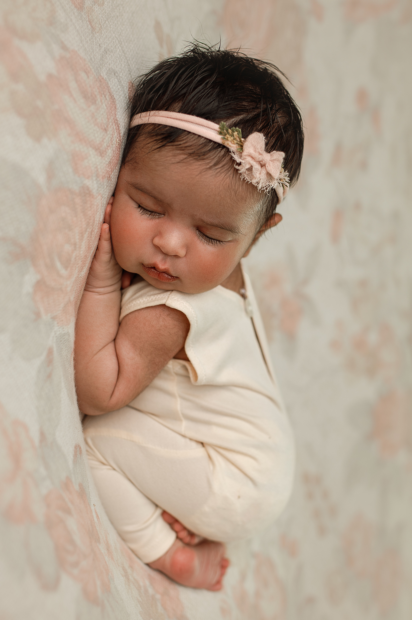 pink flowers newborn photoshoot, nebraska baby photographer, newborn photographer lincoln nebraska, ashland newborn photographer