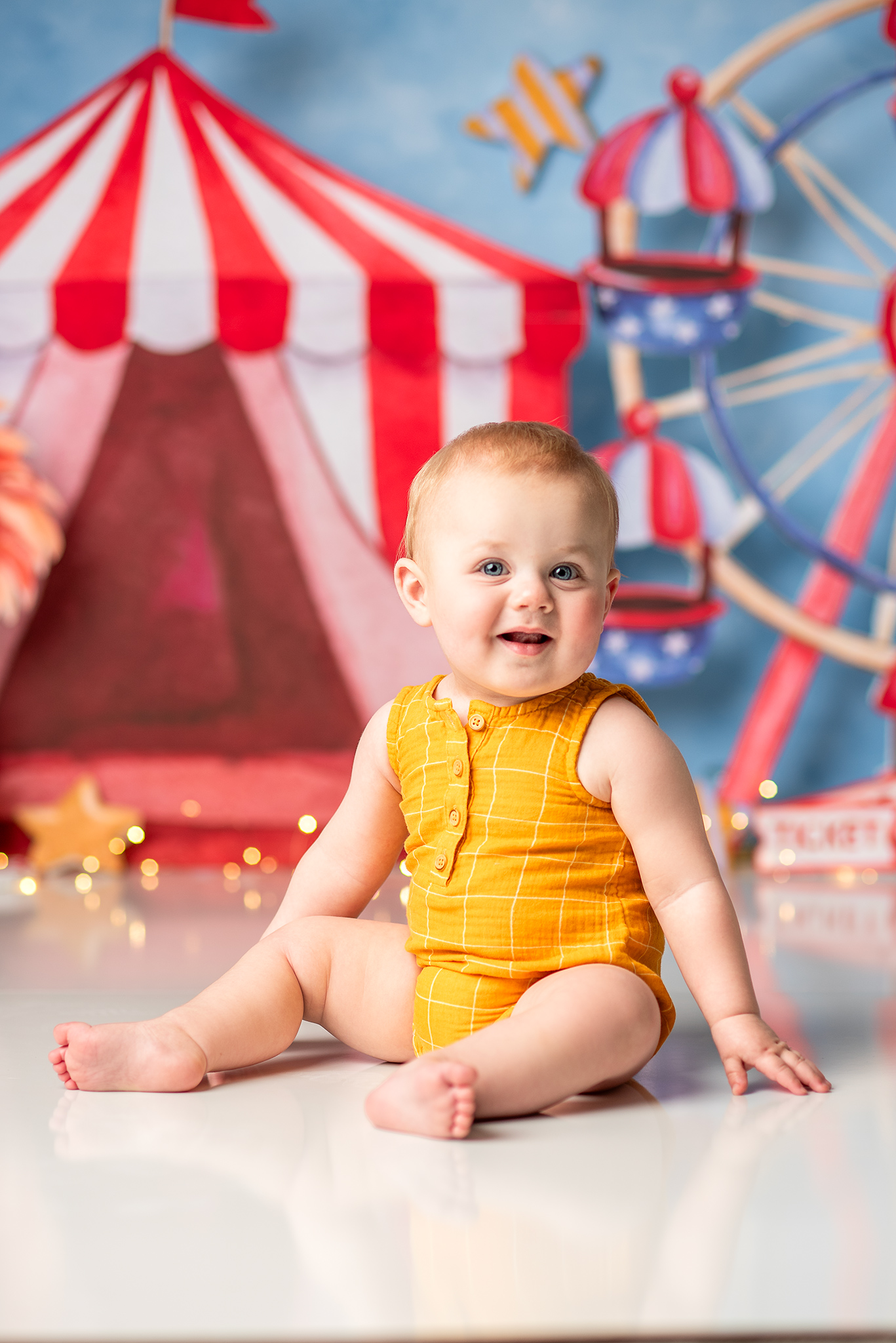 circus themed cake smash, themed cake, smash cake nebraska, first birthday photoshoot near me