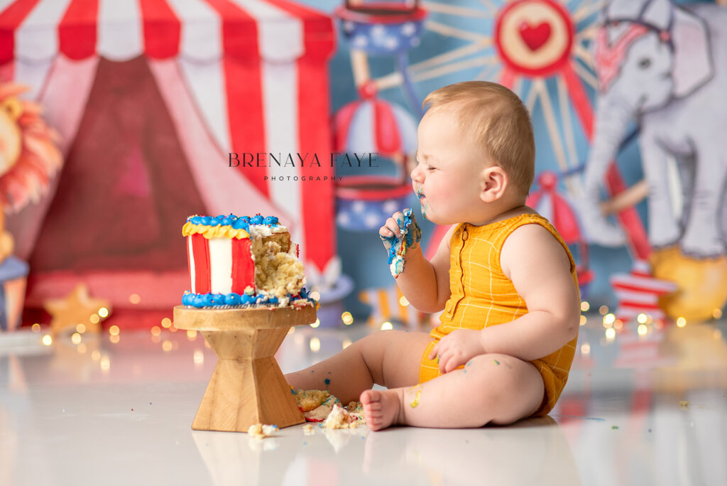 boy eating cake to celebrate his first birthday session with a photography session, lincoln birthday party, birthday party ideas lincoln, cake lincoln, omaha cake smash