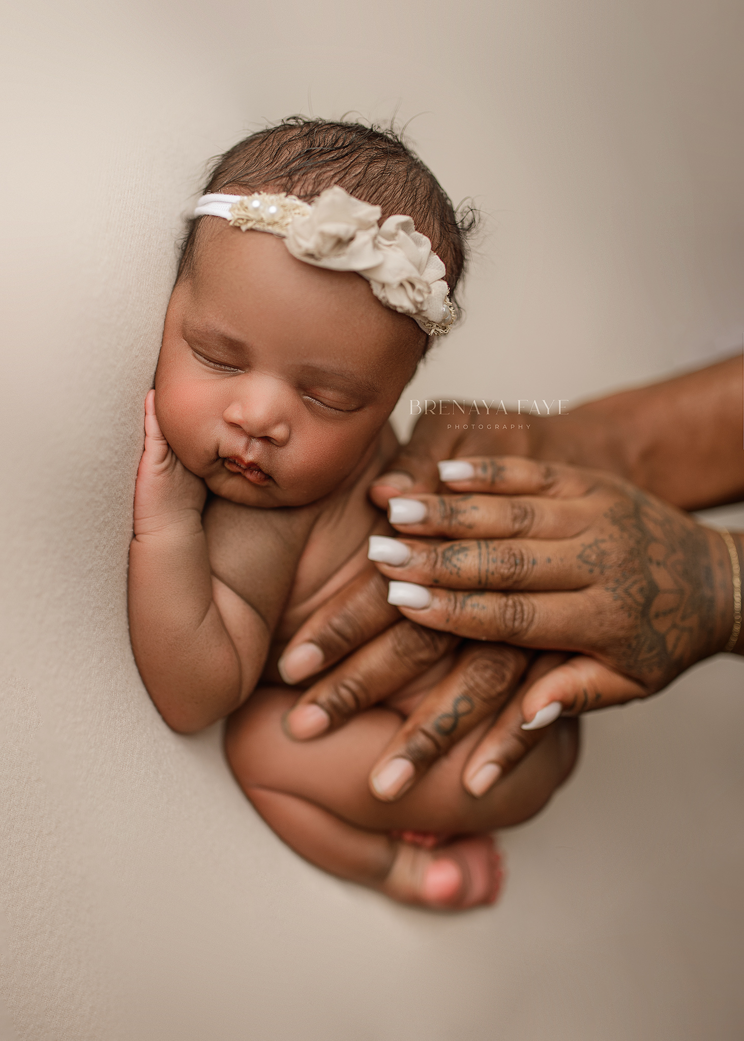 midwest newborn photographer, nebraska newborn photography, newborn studio photographer, omaha newborn portraits, lincoln nebraska newborn photographer