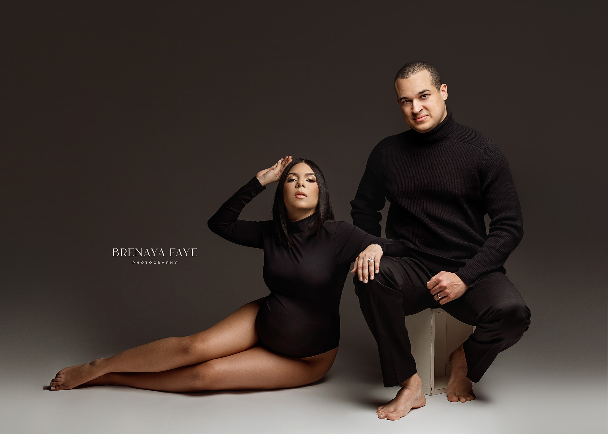 couples maternity photoshoot in the DMV area, washington dc maternity photographer, studio maternity couples poses