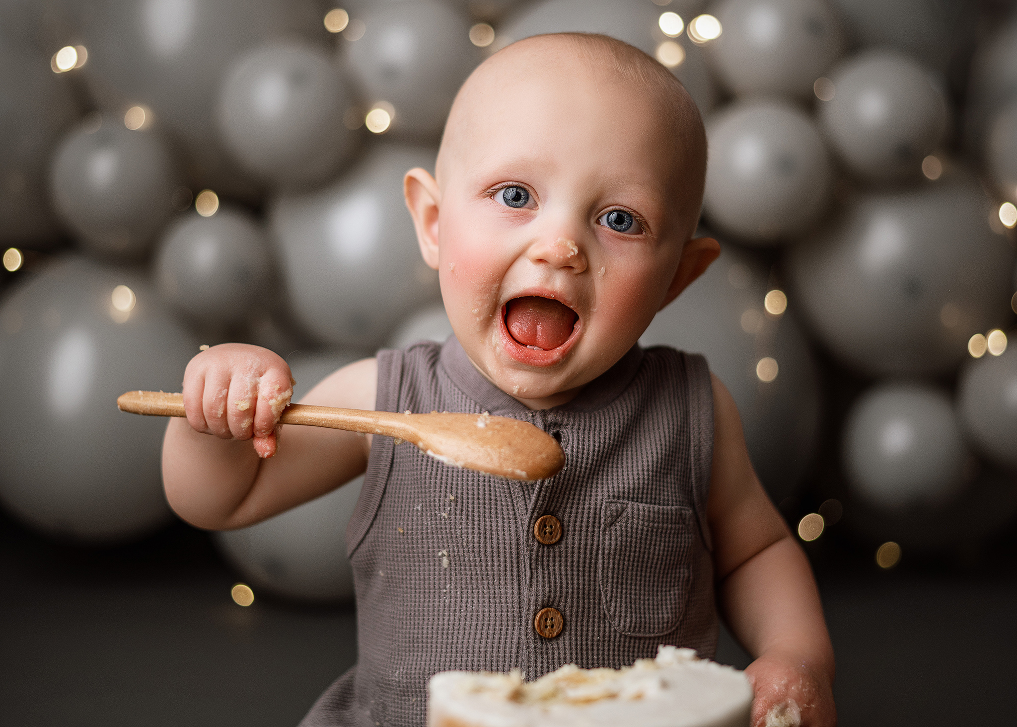 Indianapolis-cake-smash-photographer indianapolis cake smash photography, smash cake lafayette in, IN cake smash photographer, first birthday photoshoot