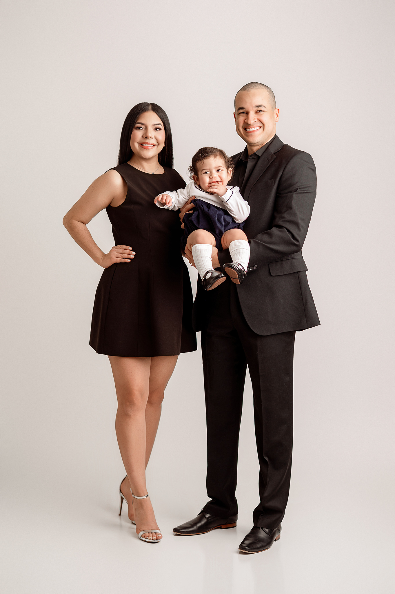 family portraits in professional studio, family photography in nebraska, studio family photography