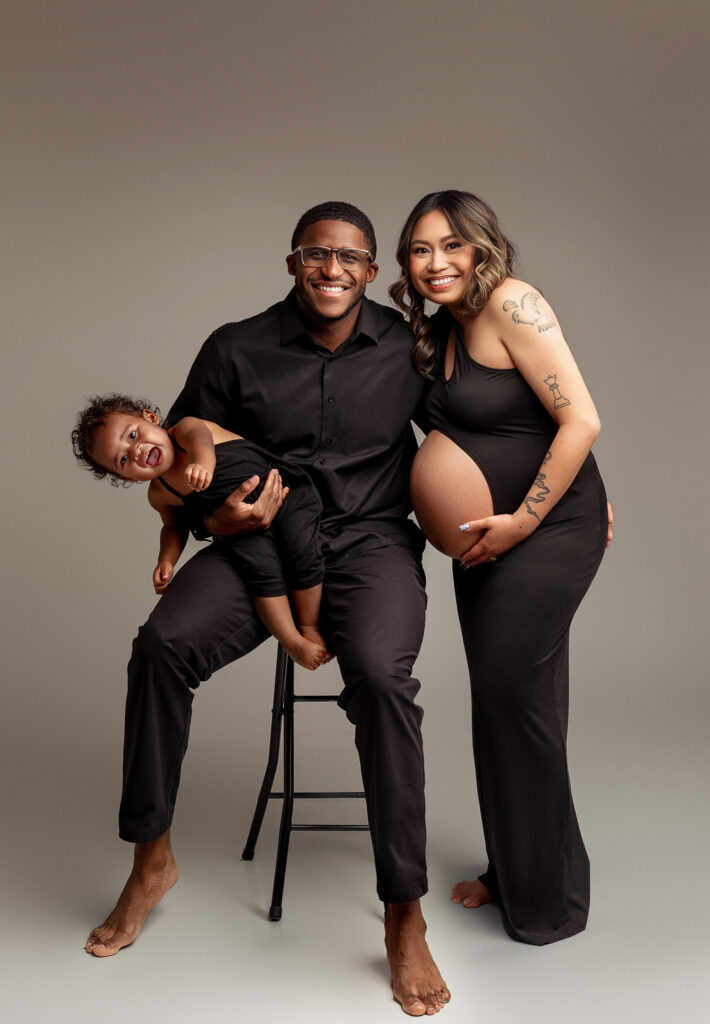 family of 4 maternity photoshoot in lafayette indiana 